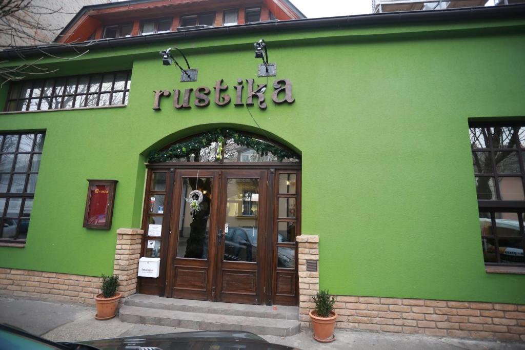 Rustika Sobe — Hotel in Osijek