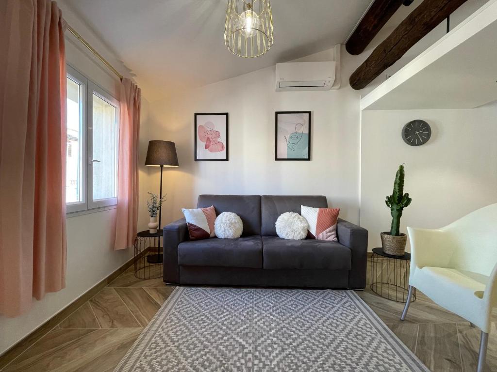 Nice Renting - MASSENA - LOFT - HEART of VIEIL ANTIBES - THE MARKET WITH SEA VIEW - 5