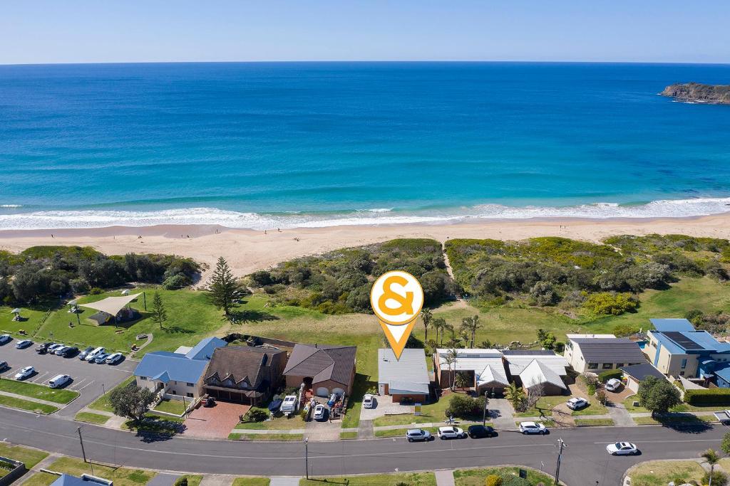 Paradise on Jones Beach Kiama - Beachfront unit with direct beach access & views, Kiama Downs