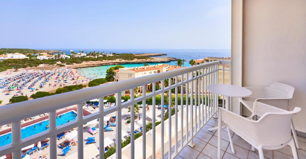 Globales Cala'n Bosch — Beach in Cala'n Bosch, Balearic Islands