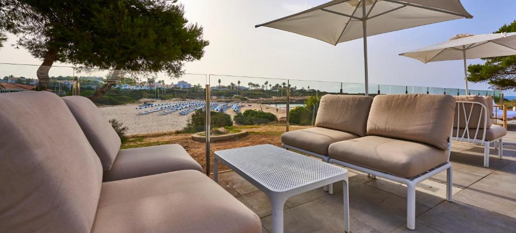 Globales Cala'n Bosch — Beach in Cala'n Bosch, Balearic Islands