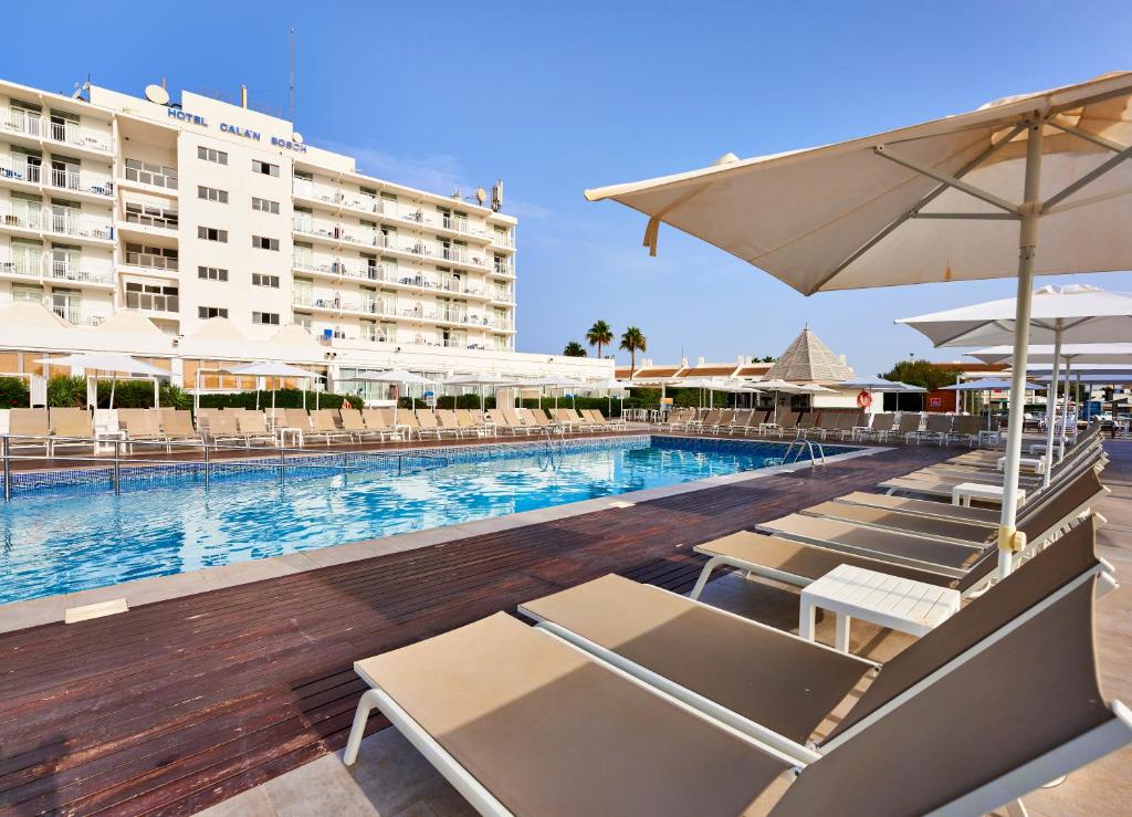 Globales Cala'n Bosch — Swimming pool in Cala'n Bosch, Balearic Islands