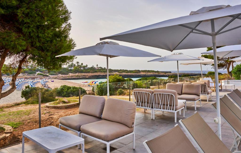 Globales Cala'n Bosch — Beach in Cala'n Bosch, Balearic Islands