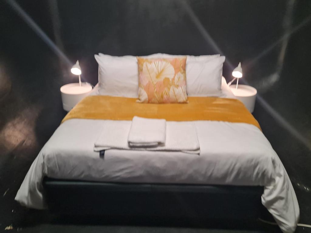 The Hide-Pit Stop — Hotel in East London