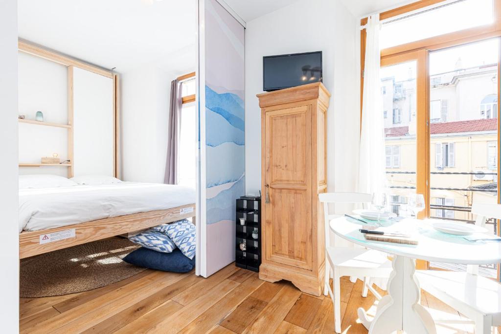 1 Bdr Downtown near Place Massena - 4
