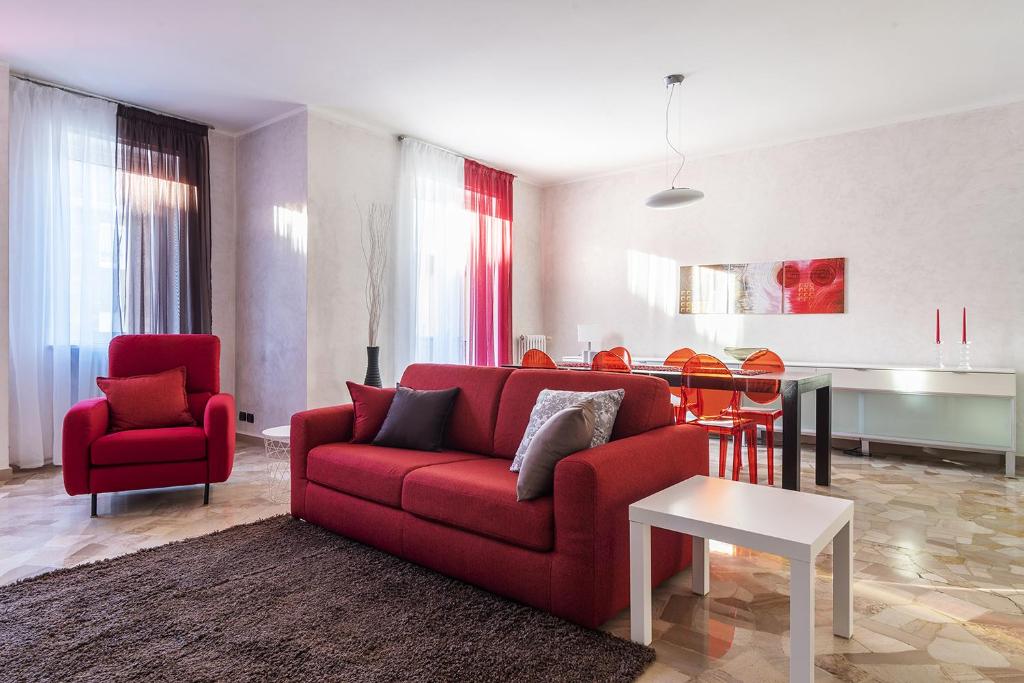 La casa di Cri sul Naviglio, Milan