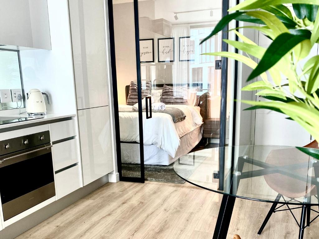 Waterfall Views From The Six- Luxurious Apartment, Midrand