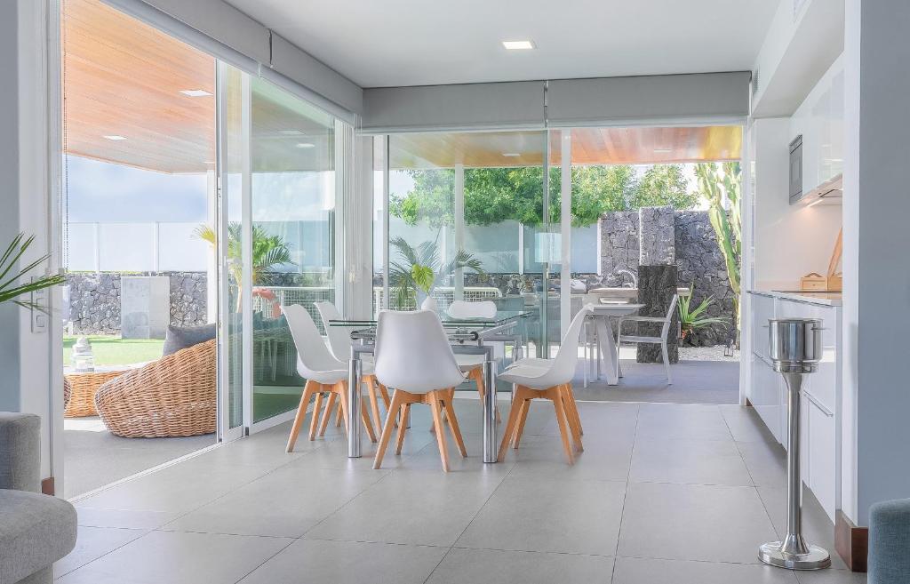 Hyde Park Lane Villas — Restaurant & bars in Puerto del Carmen, Canary Islands