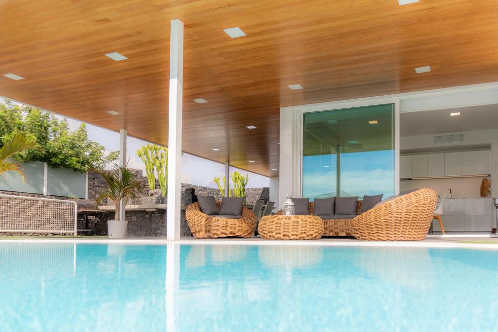 Hyde Park Lane Villas — Swimming pool in Puerto del Carmen, Canary Islands
