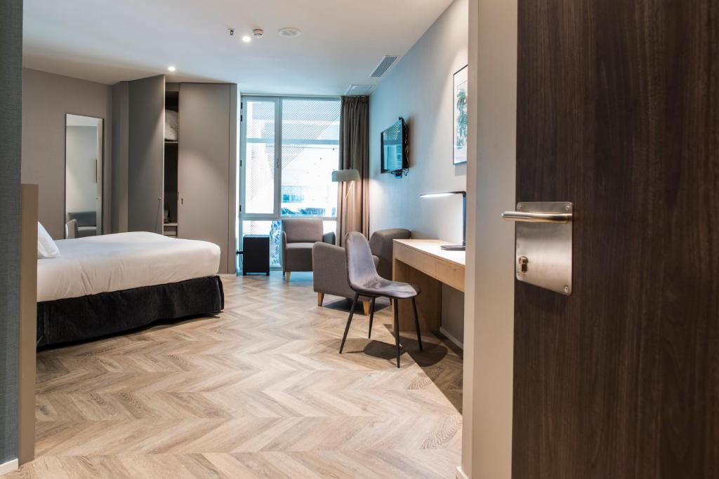Hotel Room 4
