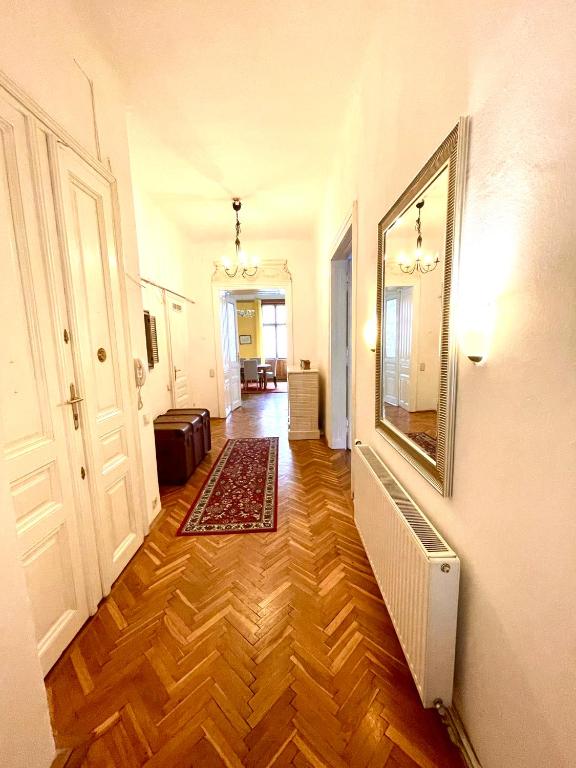 King Apartments | contactless check-in photo
