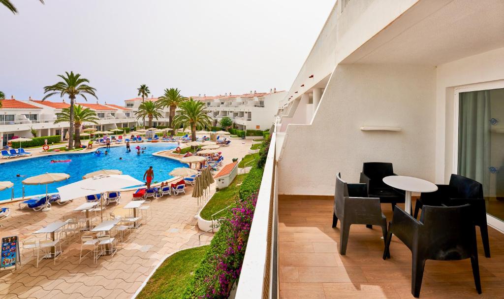Globales Los Delfines — Swimming pool in Cala'n Blanes, Balearic Islands