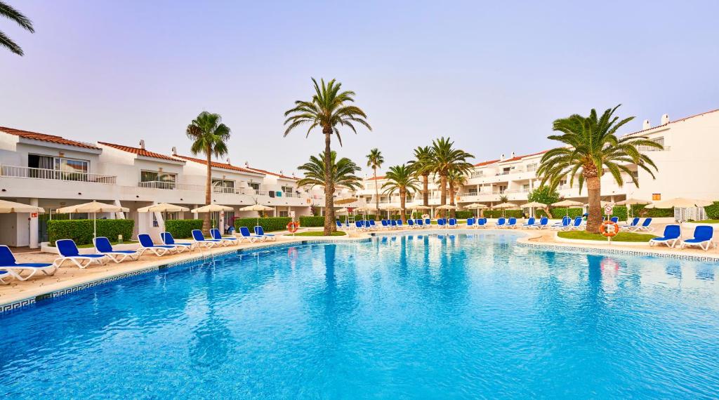 Globales Los Delfines — Swimming pool in Cala'n Blanes, Balearic Islands