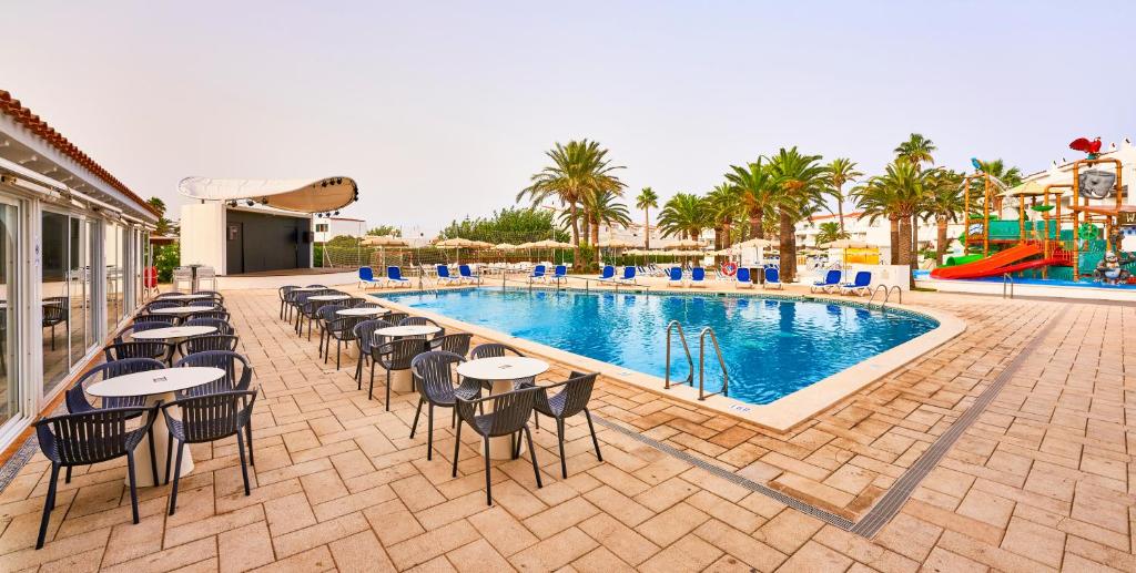 Globales Los Delfines — Swimming pool in Cala'n Blanes, Balearic Islands