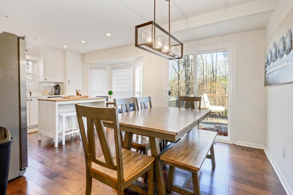 Superb Modern Home Quick Access to DT Woodstock