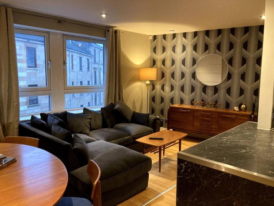 Stylish 2 bed accessible flat perfect location — Hotel in Glasgow