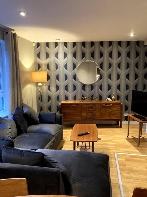 Stylish 2 bed accessible flat perfect location photo