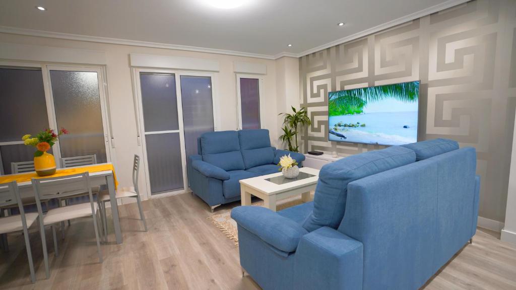 Stylish & Spacious Family Apartment Near Beach & Vibrant Historic Market - 4