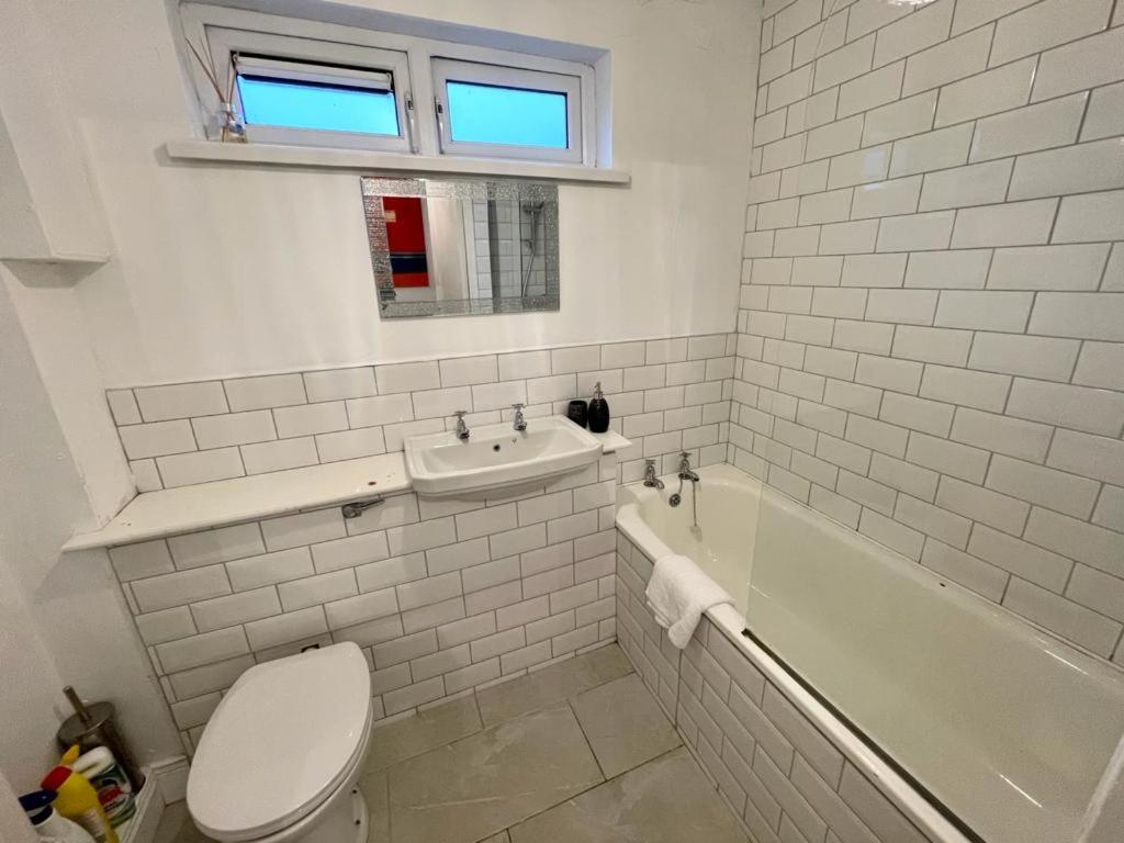 Bishop's Gate Apartment photo