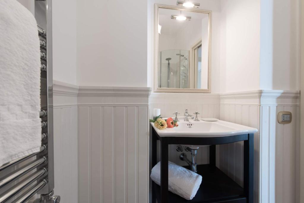 Duomo Seaside Deluxe Apartment by Ortigia Apartments - 4