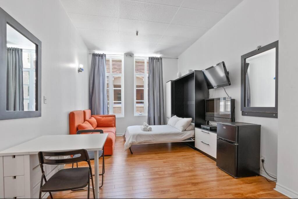 INITIAL - ORANGE studio - Centre-Ville de Québec, Quebec City