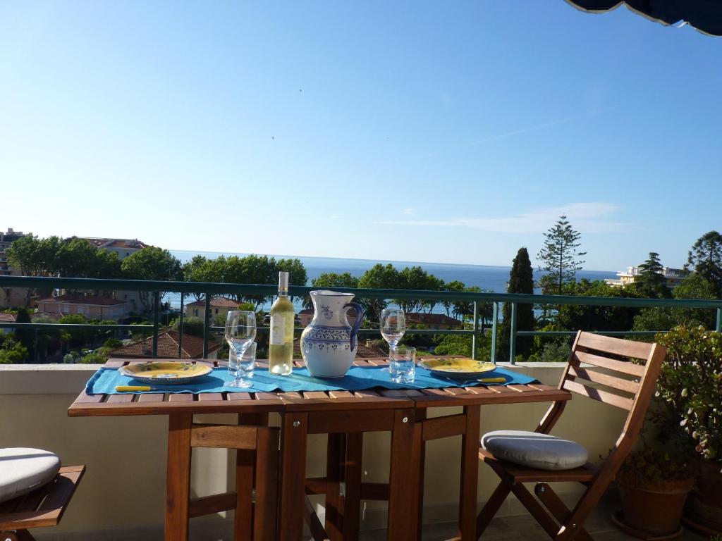 Neptune 5, top floor studio, sea view - 4
