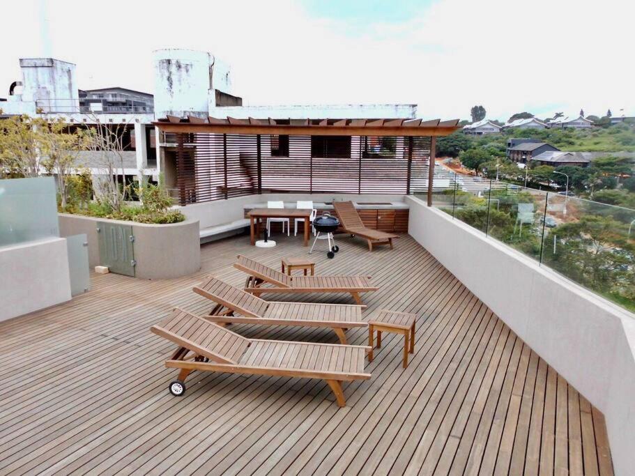 Self-Catering cozy 4-sleeper central Ballito incl rim flow roof pool