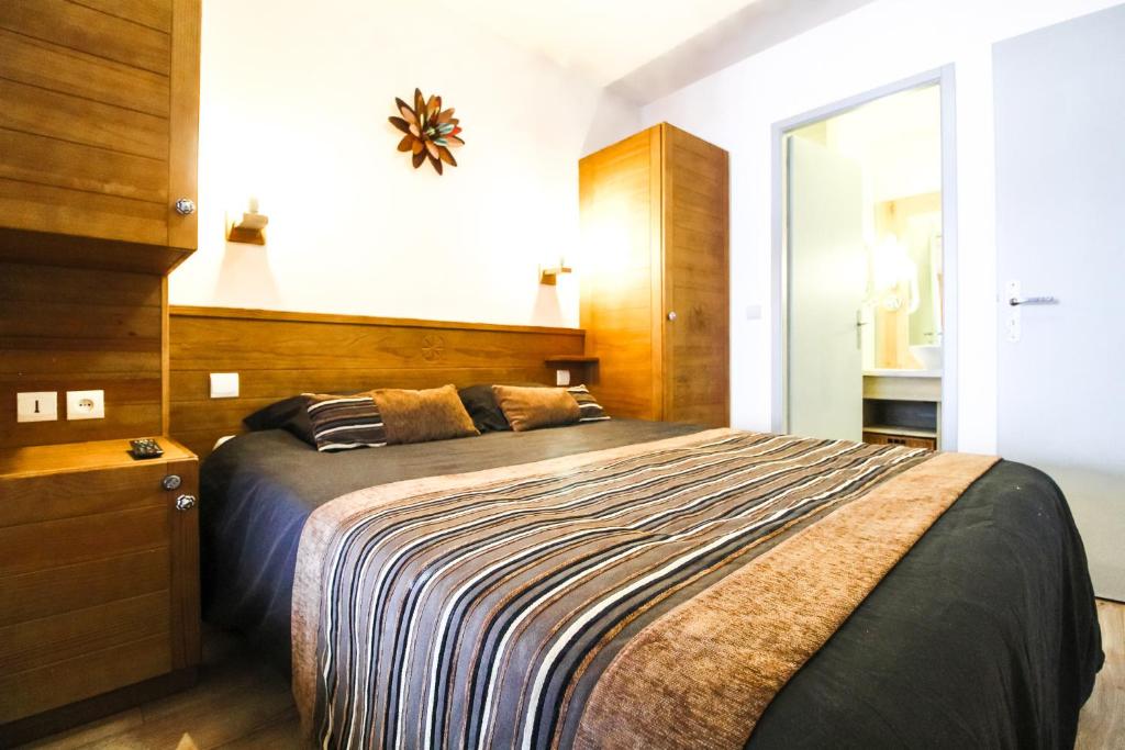 Newly redecorated 2-bed ski-in ski-out family apartment - 3