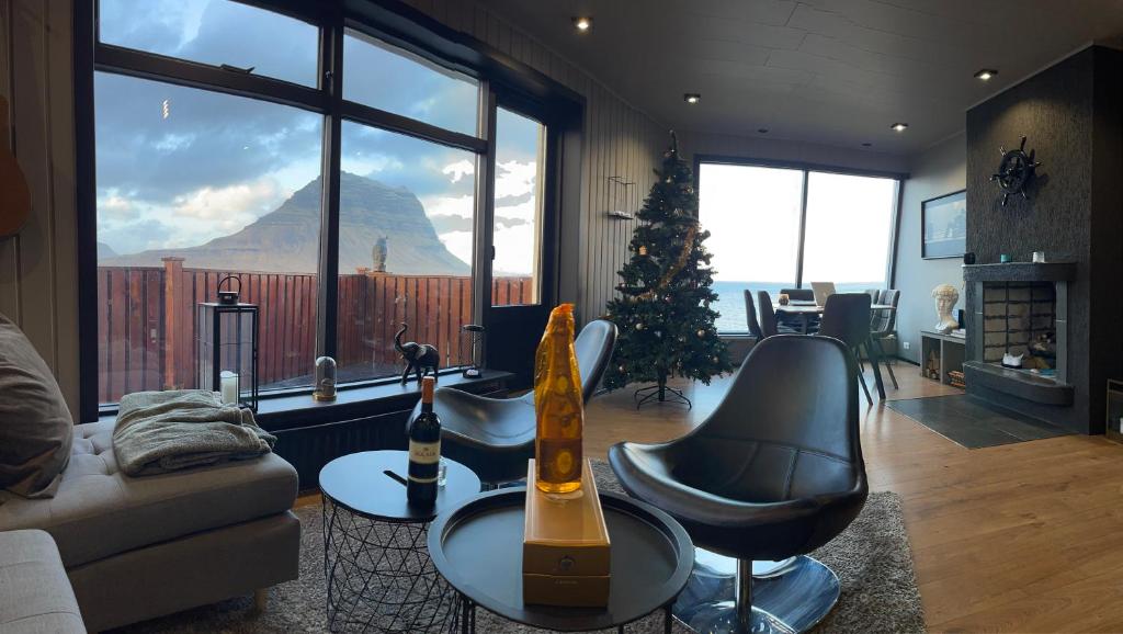 Kirkjufell Oceanfront Villa photo