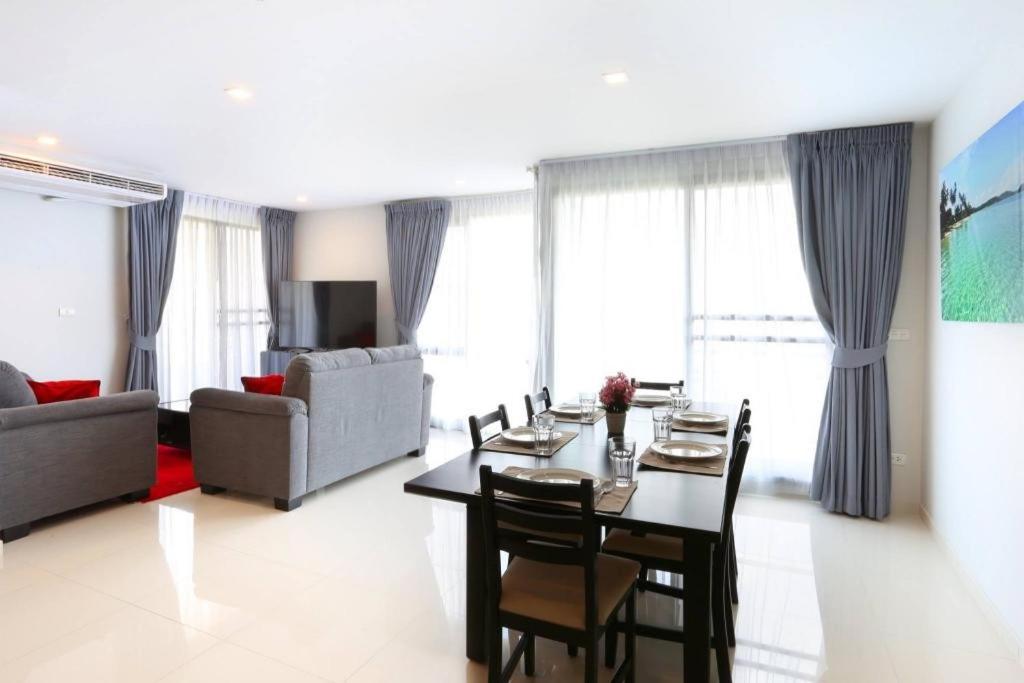 Spacious 3 Bedroom The Urban Condo photo