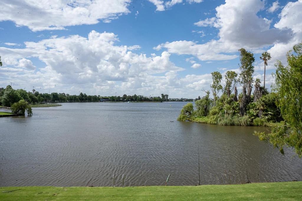 Mulwala Lakeside Apartment Entire apartment Deals, Photos & Reviews