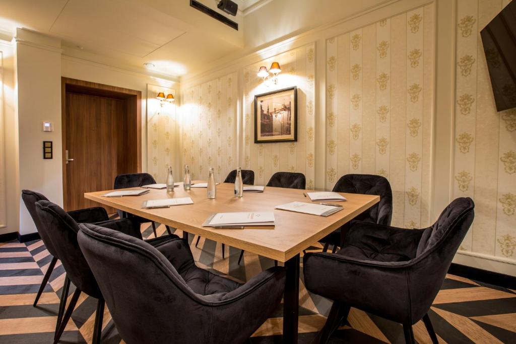 Sala de reuniões / Salões de baile