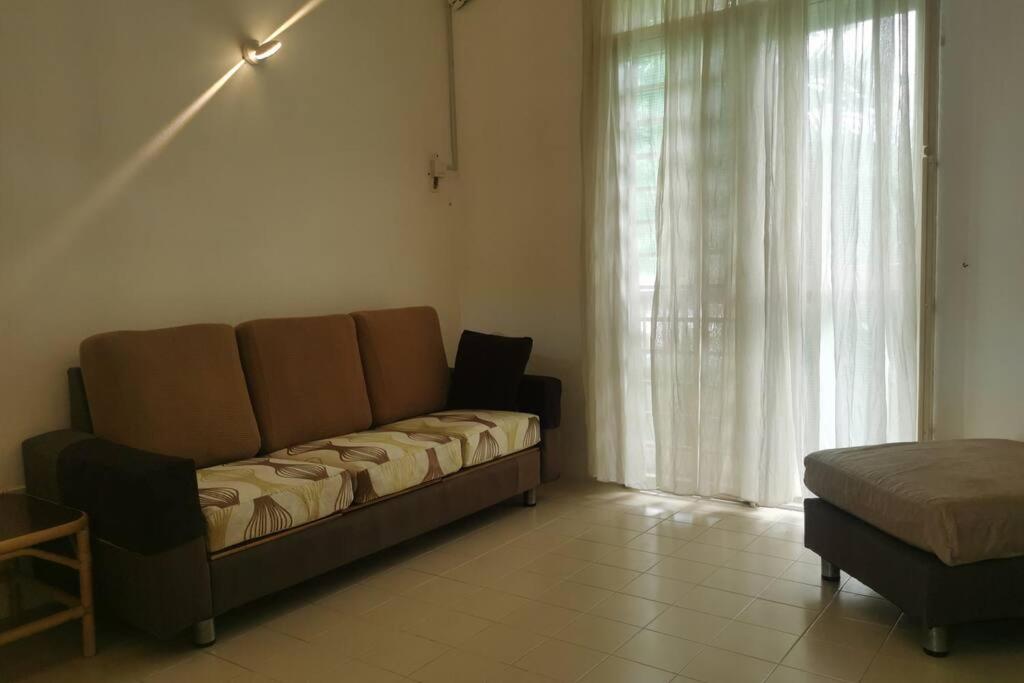 Cozy NEAR-BEACH Apartment - LazyCats' Den — Hotel in Penang