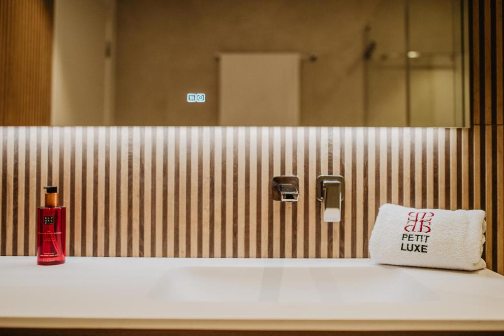 Petit Luxe St. Pere photo