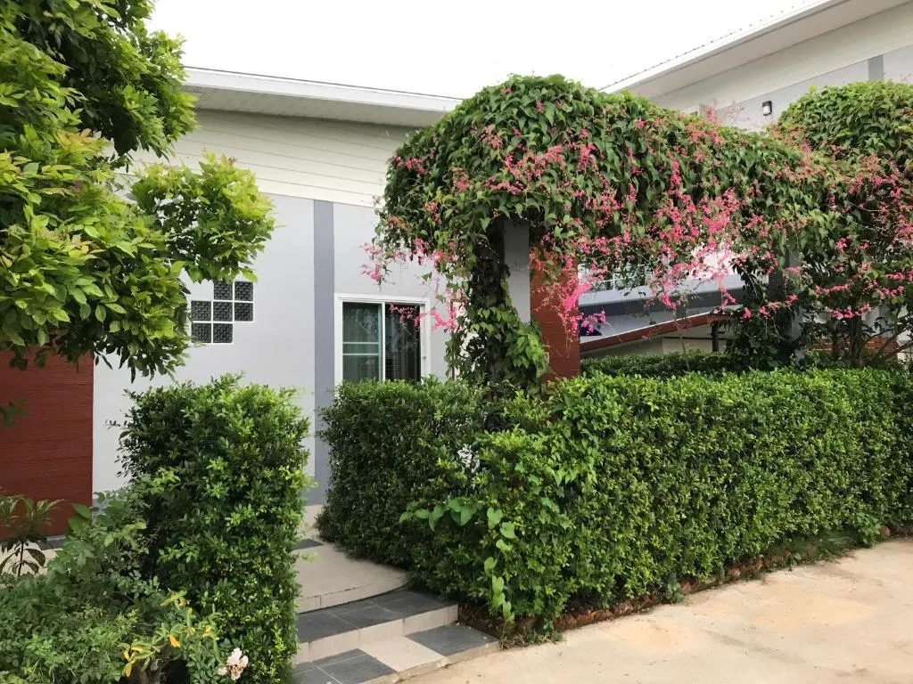 Park Villa Chaiyaphume，位于猜也蓬的酒店