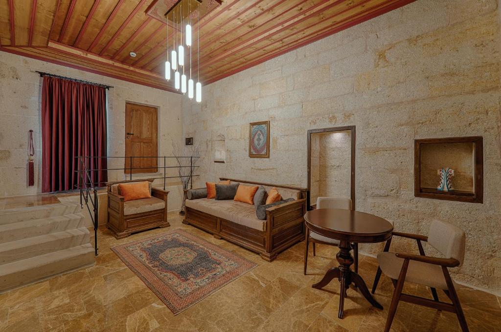 Solem Cave Suites photo