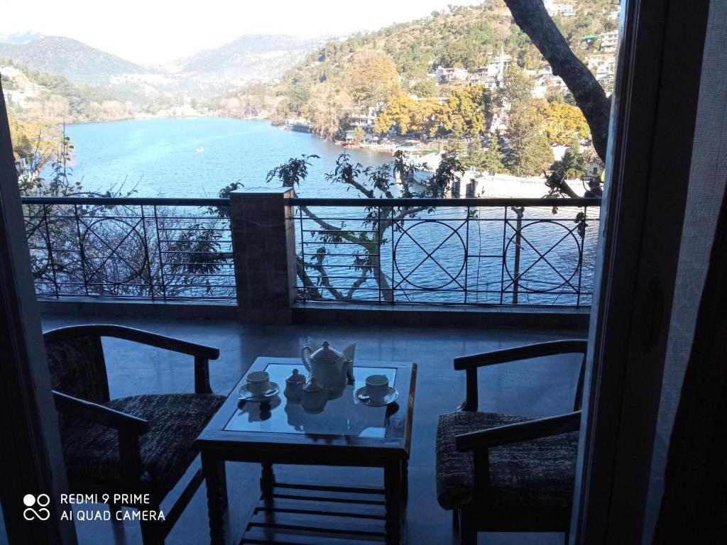 Lake Retreat Bhimtal, Nainital photo