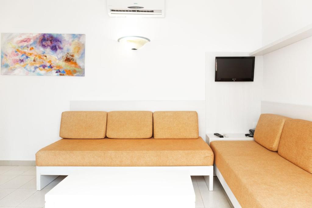 Aparthotel FLORA PARK & AQUAROCK — Hotel rooms in Cala'n Bosch, Balearic Islands