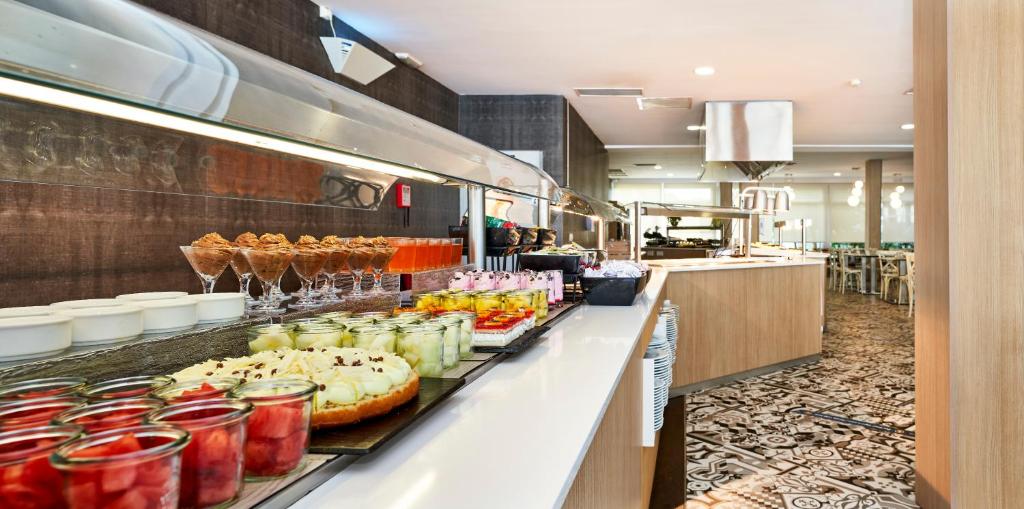 Globales Cala Blanca — Restaurant & bars in Cala Blanca, Balearic Islands