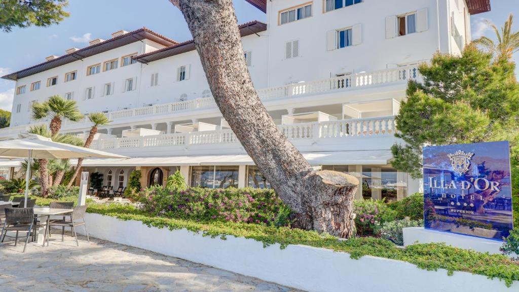 Hotel Illa d'Or & Club Apts 4* Sup — Hotel building in Puerto Pollensa, Balearic Islands