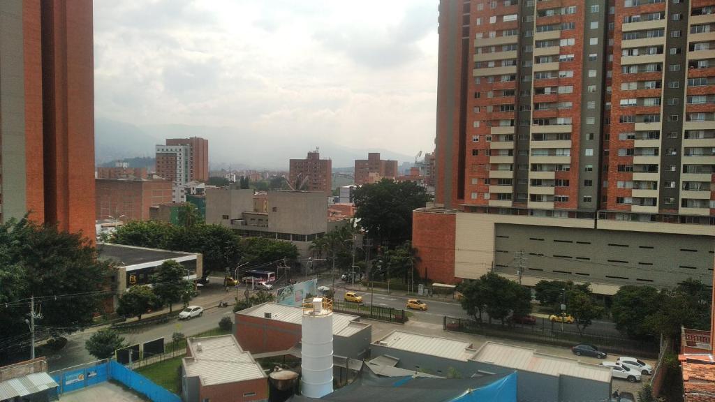APARTAMENTO CERCA AL ESTADIO Y EL BATALLON - 2