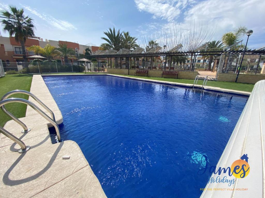 Sunny Townhouse Near Zenia & Pools EB4 - 1