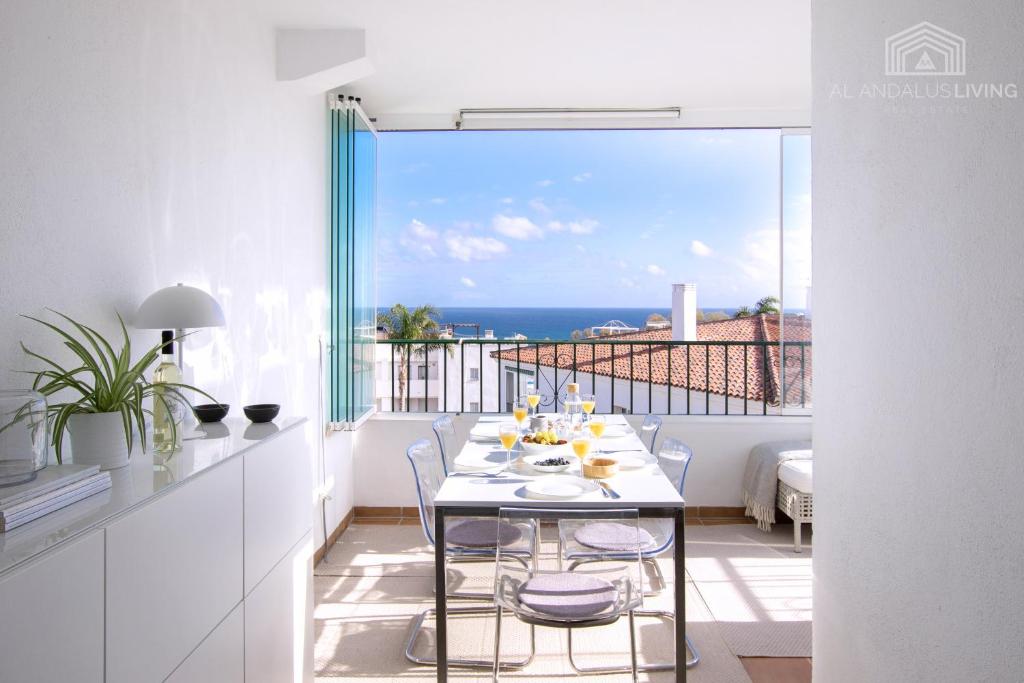 Scandinavian style apartment with amazing sea views and south west facing sunny terrace in Miraflores walking distance to the beach!, Малага