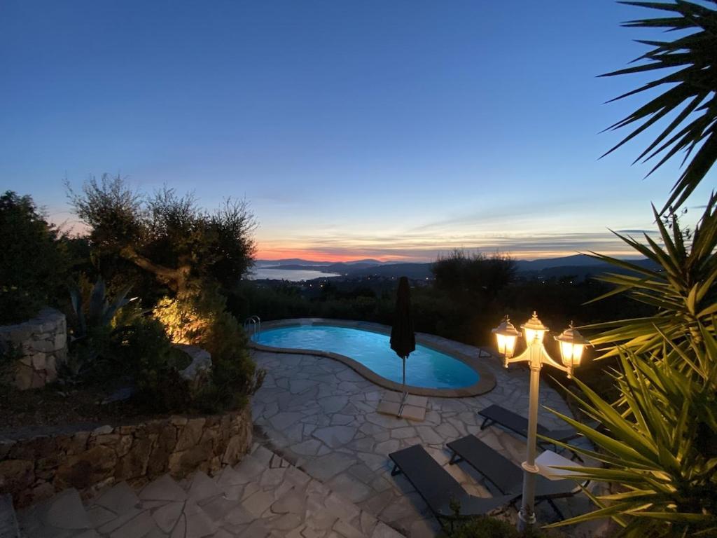 Charmante Villa mit Pool und Panorama-Meerblick in den Golf von Saint-Tropez - Villa Montmajour - 2