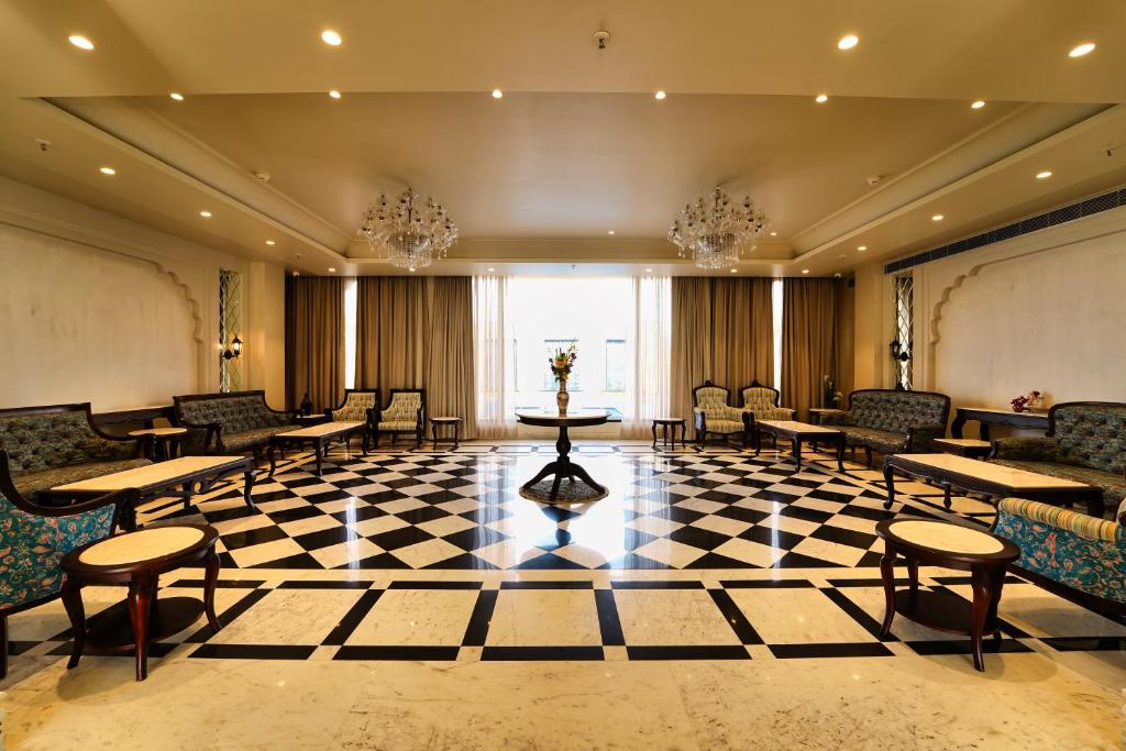 フロント・ロビー