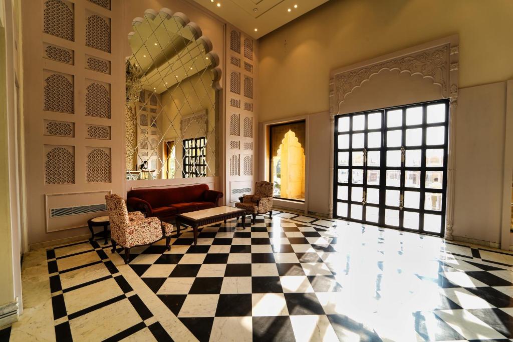 フロント・ロビー