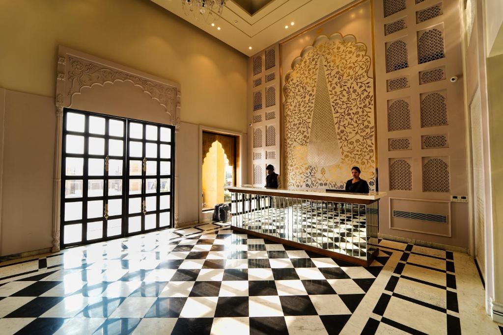 フロント・ロビー