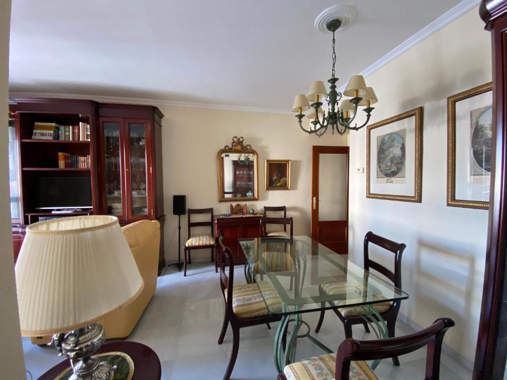 fantástico apartamento con parking avenida de cadiz - 3