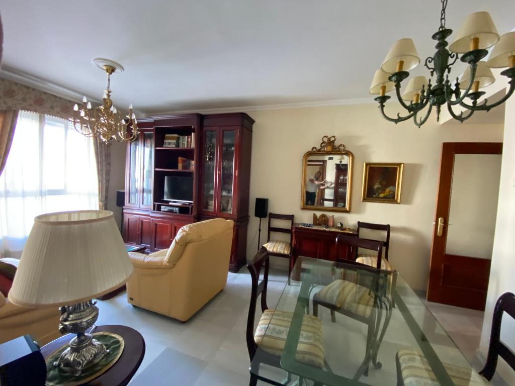 fantástico apartamento con parking avenida de cadiz - 2