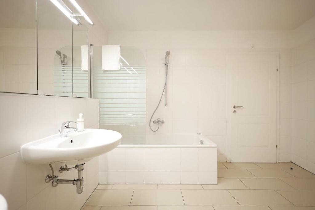 HeyMi Apartments Opernring photo